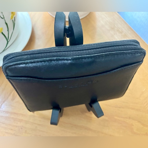 Kenneth Cole Reaction Black all Genuine Leather Wallet. 
Perfect Condition - Picture 4 of 15